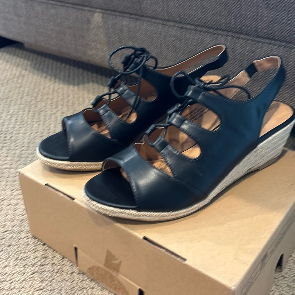 NWT Comfortview Karina Black and Tan Lace-up Wedge Sandals Size 10 1/2M